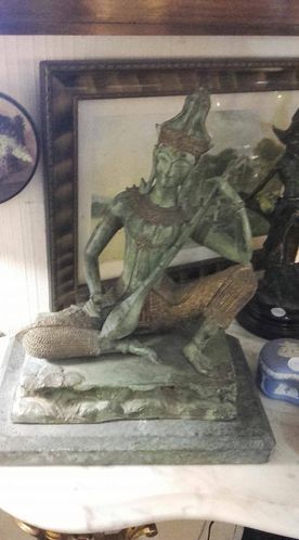 Stature depicting the Buddha reclining 